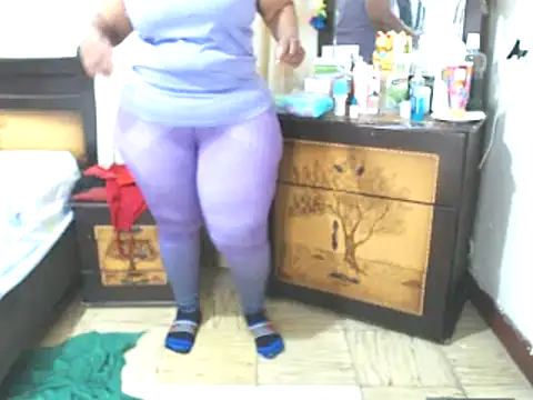 Snapshot of Yayis-hot-sexyw chatting on December 22, 5:01 am Yayis-hot-sexyw online show from December 22, 5:01 am