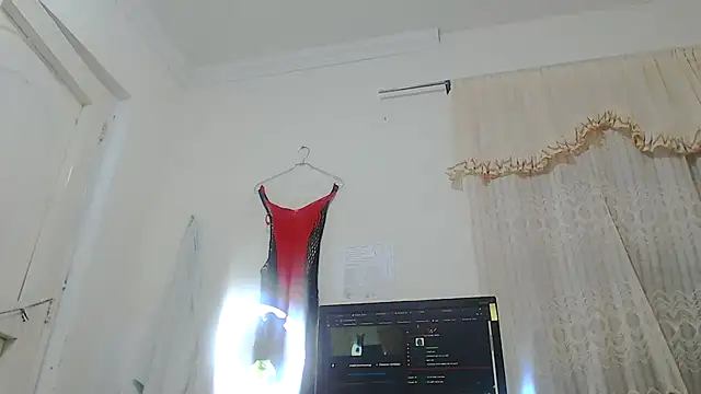 Snapshot of Yayis-hot-sexyw chatting on February 14, 12:30 am Yayis-hot-sexyw online show from February 14, 12:30 am