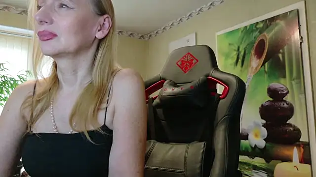 HotLana69 online show from April 13, 4:34 pm