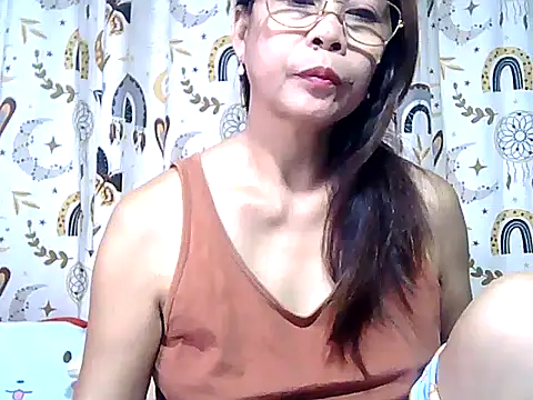 urwife tobe online show from March 26, 7:19 pm