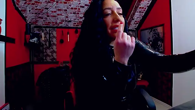 Snapshot of DommeBellatrix chatting on January 14, 6:34 am DommeBellatrix online show from January 14, 6:34 am