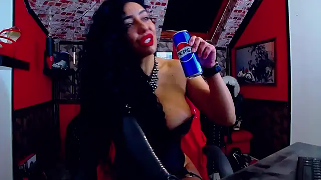 Snapshot of DommeBellatrix chatting on November 15, 6:11 am DommeBellatrix online show from November 15, 6:11 am