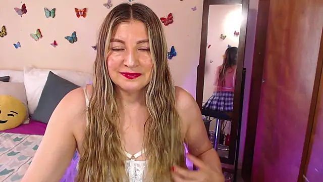 Jolie-Mature online show from December 26, 8:00 pm