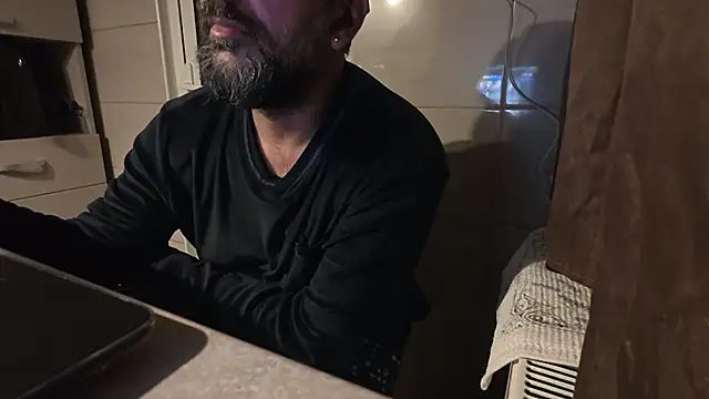 Snapshot of TigerOne19 chatting on November 11, 9:37 pm TigerOne19 online show from November 11, 9:37 pm