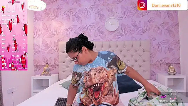 DanielleEvans  online show from February 12, 11:29 am