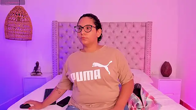 DanielleEvans  online show from March 22, 11:21 am