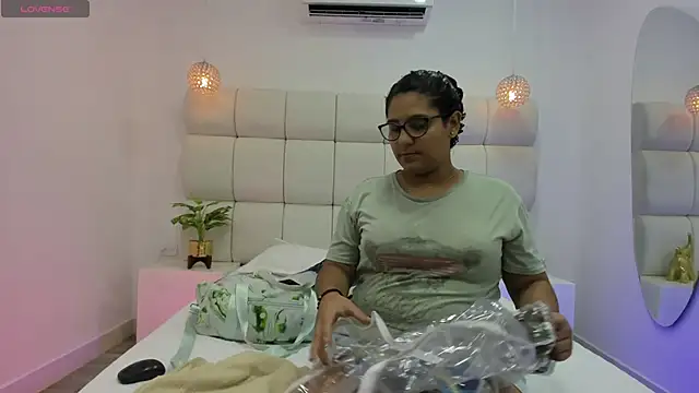 DanielleEvans  online show from September 21, 11:23 am