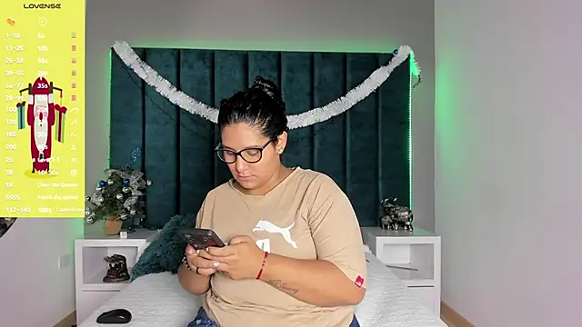 DanielleEvans  online show from January 6, 11:14 am