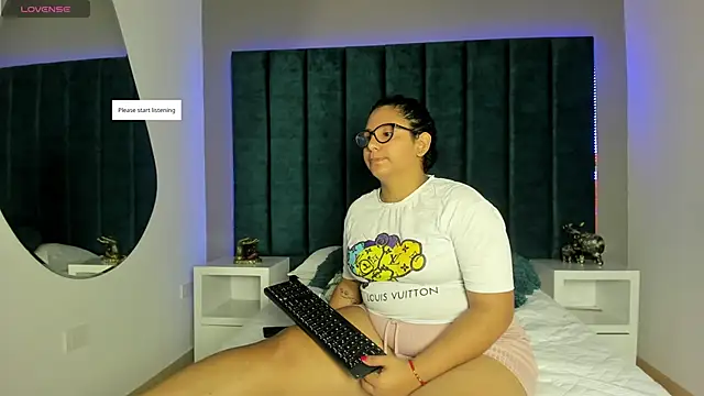 DanielleEvans  online show from January 16, 11:25 am