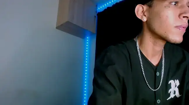 Snapshot of Samuel_Suarez chatting on December 5, 6:21 am Samuel Suarez online show from December 5, 6:21 am