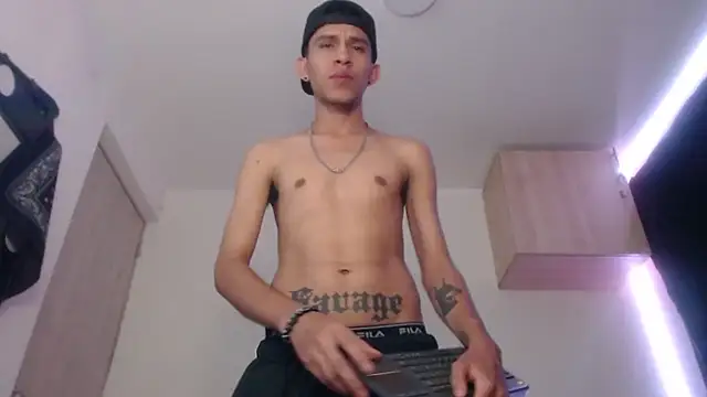 Snapshot of Samuel_Suarez chatting on March 10, 11:49 pm Samuel Suarez online show from March 10, 11:49 pm