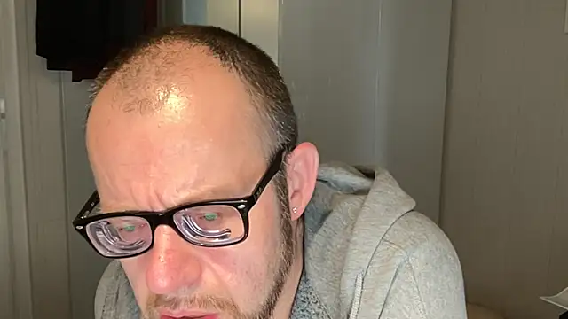 Snapshot of FABIOGLASSES chatting on November 16, 1:39 pm FABIOGLASSES online show from November 16, 1:39 pm