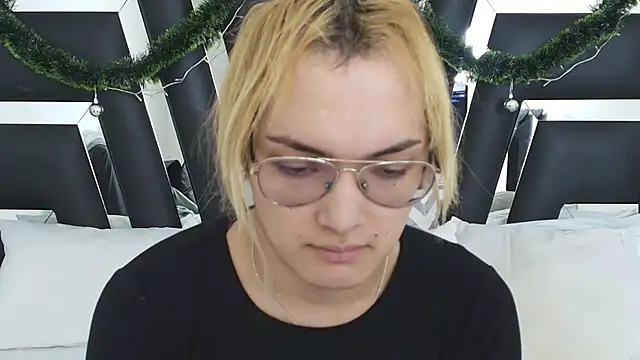 Snapshot of katya_kozlov chatting on December 10, 2:16 am katya kozlov online show from December 10, 2:16 am