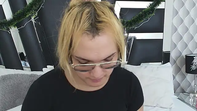 Snapshot of katya_kozlov chatting on December 10, 11:22 am katya kozlov online show from December 10, 11:22 am