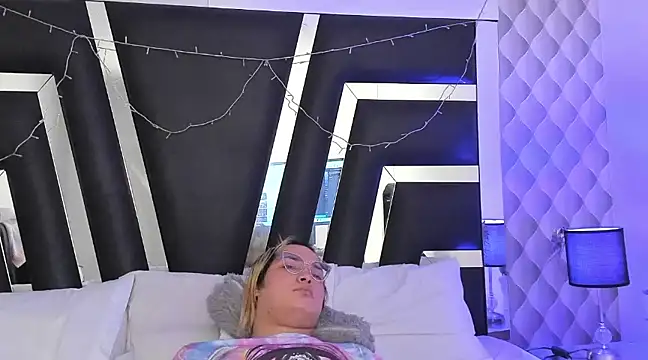 Snapshot of katya_kozlov chatting on March 22, 2:27 am katya kozlov online show from March 22, 2:27 am