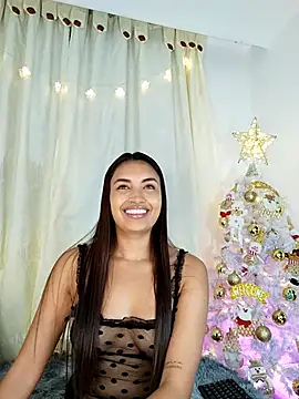 Snapshot of aisha_es chatting on December 4, 10:18 pm aisha es online show from December 4, 10:18 pm