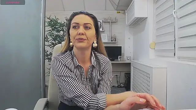 EllaMilf  online show from January 24, 2:30 pm