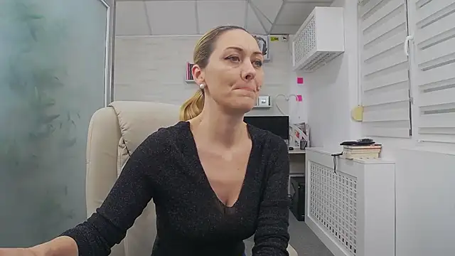 EllaMilf  online show from November 18, 6:01 pm