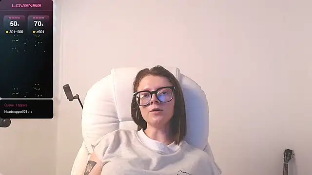 Arya starrk online show from December 2, 5:37 pm