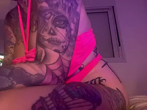 Snapshot of SabrinaRussel chatting on January 20, 9:22 pm SabrinaRussel online show from January 20, 9:22 pm