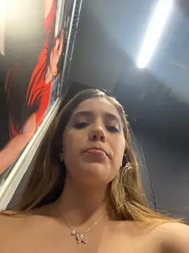 Snapshot of ShelbyHagen chatting on November 6, 6:09 pm ShelbyHagen online show from November 6, 6:09 pm