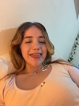 Snapshot of ShelbyHagen chatting on November 8, 3:07 am ShelbyHagen online show from November 8, 3:07 am