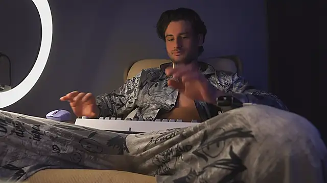 Keen   Luckystrike online show from March 8, 5:28 am