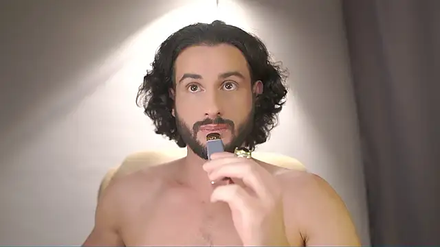 Snapshot of Keen___Luckystrike chatting on February 2, 11:47 pm Keen Luckystrike online show from February 2, 11:47 pm