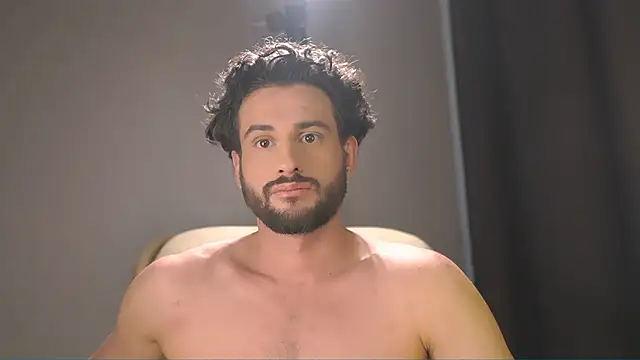 Snapshot of Keen___Luckystrike chatting on February 8, 8:40 am Keen Luckystrike online show from February 8, 8:40 am