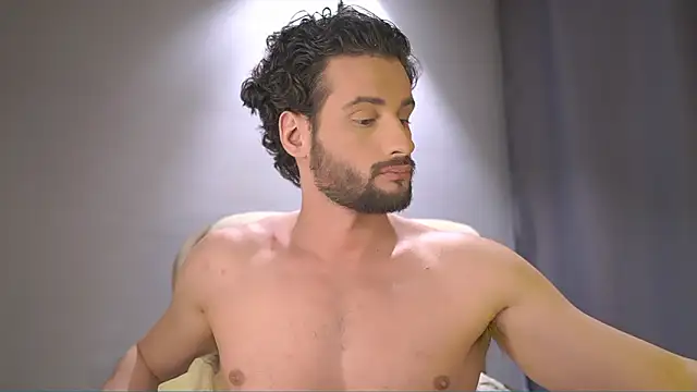 Snapshot of Keen___Luckystrike chatting on February 13, 3:30 pm Keen Luckystrike online show from February 13, 3:30 pm