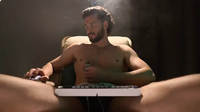 Snapshot of Keen___Luckystrike chatting on February 20, 7:47 pm Keen Luckystrike online show from February 20, 7:47 pm