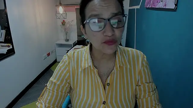 Snapshot of MarilynMiilf_ chatting on December 2, 10:56 pm MarilynMiilf online show from December 2, 10:56 pm