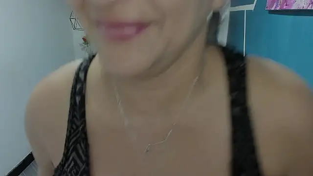 Snapshot of MarilynMiilf_ chatting on December 4, 11:13 pm MarilynMiilf online show from December 4, 11:13 pm