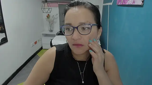 Snapshot of MarilynMiilf_ chatting on December 6, 1:51 am MarilynMiilf online show from December 6, 1:51 am