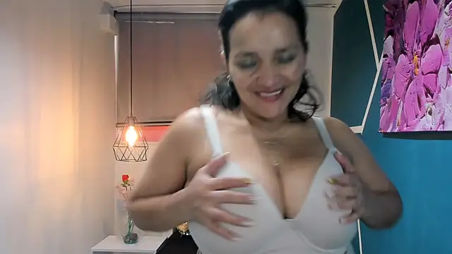 Snapshot of MarilynMiilf_ chatting on December 10, 7:43 pm MarilynMiilf online show from December 10, 7:43 pm