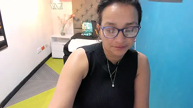 Snapshot of MarilynMiilf_ chatting on December 13, 1:48 am MarilynMiilf online show from December 13, 1:48 am
