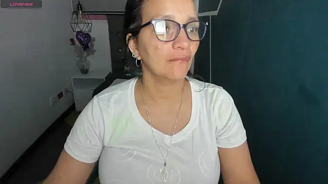 Snapshot of MarilynMiilf_ chatting on December 20, 8:06 am MarilynMiilf online show from December 20, 8:06 am