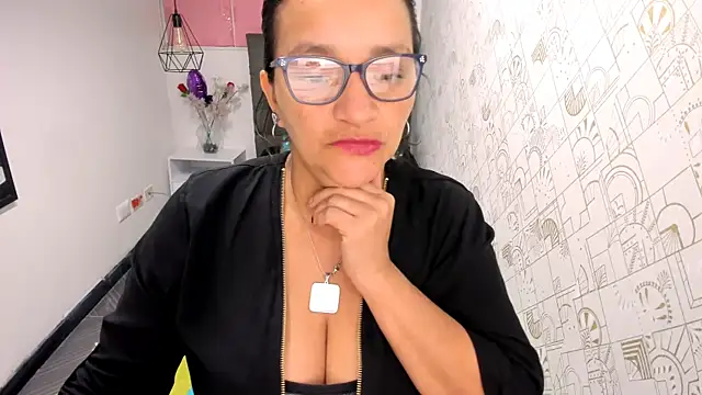 Snapshot of MarilynMiilf_ chatting on December 28, 11:05 pm MarilynMiilf online show from December 28, 11:05 pm