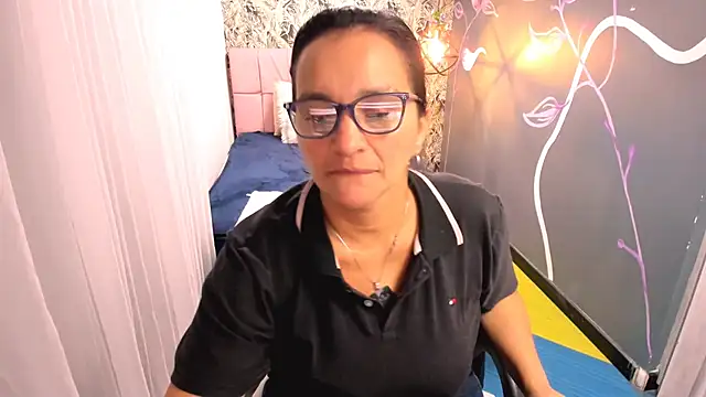 Snapshot of MarilynMiilf_ chatting on March 10, 10:34 pm MarilynMiilf online show from March 10, 10:34 pm