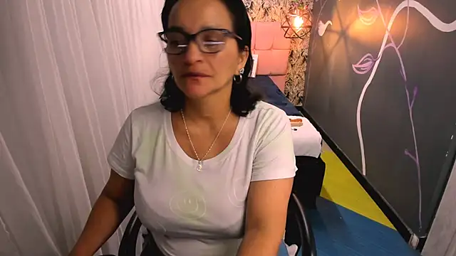 Snapshot of MarilynMiilf_ chatting on March 13, 1:21 am MarilynMiilf online show from March 13, 1:21 am