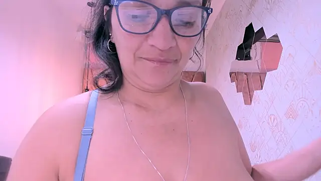 Snapshot of MarilynMiilf_ chatting on September 21, 7:43 am MarilynMiilf online show from September 21, 7:43 am