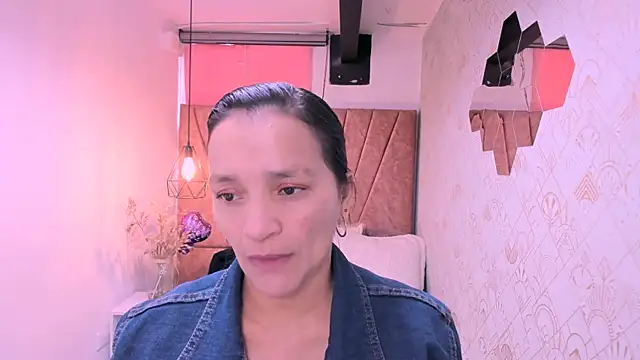 Snapshot of MarilynMiilf_ chatting on October 4, 7:34 pm MarilynMiilf online show from October 4, 7:34 pm