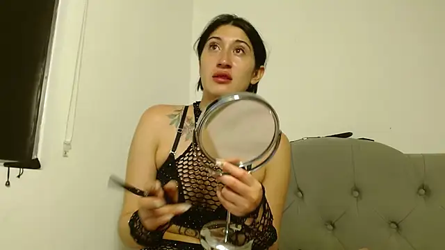 Snapshot of Red-moon1 chatting on December 28, 11:09 am Red-moon1 online show from December 28, 11:09 am