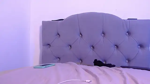 Snapshot of Red-moon1 chatting on December 28, 2:10 pm Red-moon1 online show from December 28, 2:10 pm