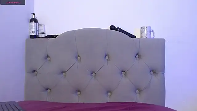 Snapshot of Red-moon1 chatting on January 6, 3:19 pm Red-moon1 online show from January 6, 3:19 pm