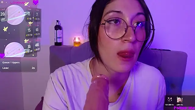 Snapshot of Red-moon1 chatting on January 19, 2:49 pm Red-moon1 online show from January 19, 2:49 pm