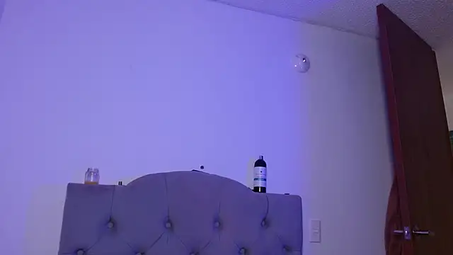 Snapshot of Red-moon1 chatting on February 6, 1:54 pm Red-moon1 online show from February 6, 1:54 pm