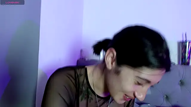 Snapshot of Red-moon1 chatting on November 5, 4:34 am Red-moon1 online show from November 5, 4:34 am