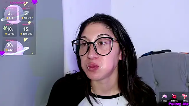 Snapshot of Red-moon1 chatting on November 23, 4:23 am Red-moon1 online show from November 23, 4:23 am