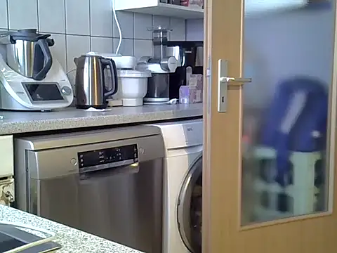 Snapshot of dragon77chelsi chatting on December 1, 8:30 am dragon77chelsi online show from December 1, 8:30 am